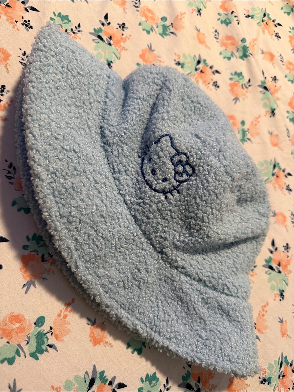 Baby blue Sherpa bucket hat . 🩵